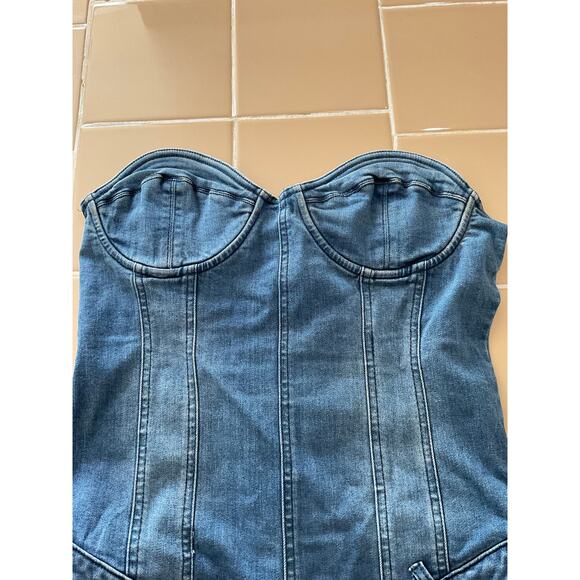 Akira Strapless Denim Top Size Medium Wire Cups Back Zip Seam Detailing Stretch - Picture 5 of 7
